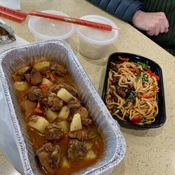 Hong Kong Supermarket - Big chicken plate and Dry fried noodles
