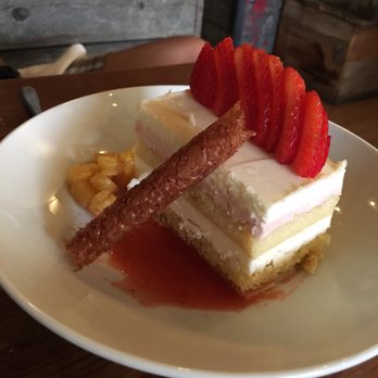 Abejas - Vanilla chiffon cake - New American Near Me - Golden, Colorado