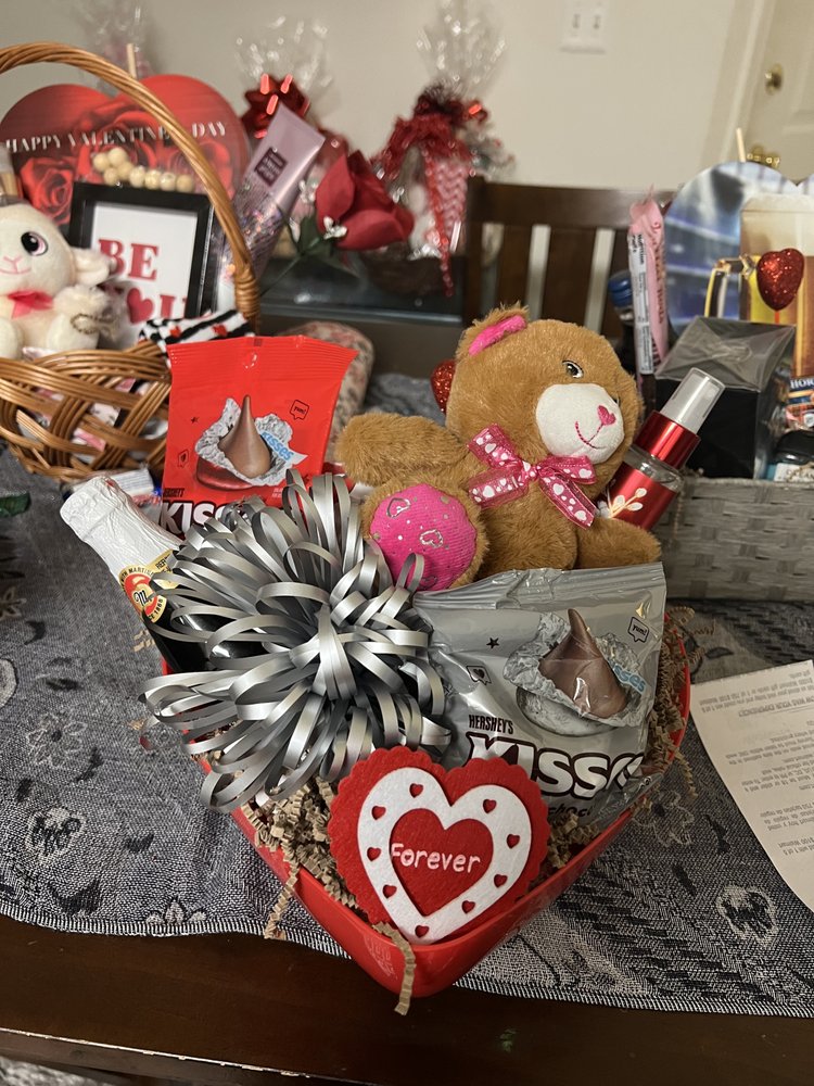 GAYLE’S GLORIOUS GIFT BASKETS Request Information 11 Photos