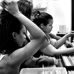 Vinyl Destination - We want you to come and discover music.