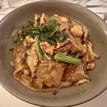 Malii Gramercy - Chicken Pad Kee Mao - perfectly cooked wide noodles - Thai Near Me - New York, New York Malii Gramercy - Chicken Pad Kee Mao - perfectly cooked wide noodles - Thai Near Me - New York, New York