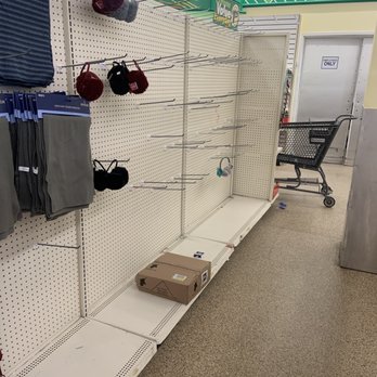 Dollar Tree - Empty shelves, carts in the middle of the isle! - Discount Store Near Me - Jenkintown, Pennsylvania