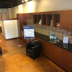 Budget Car Rental - Lobby