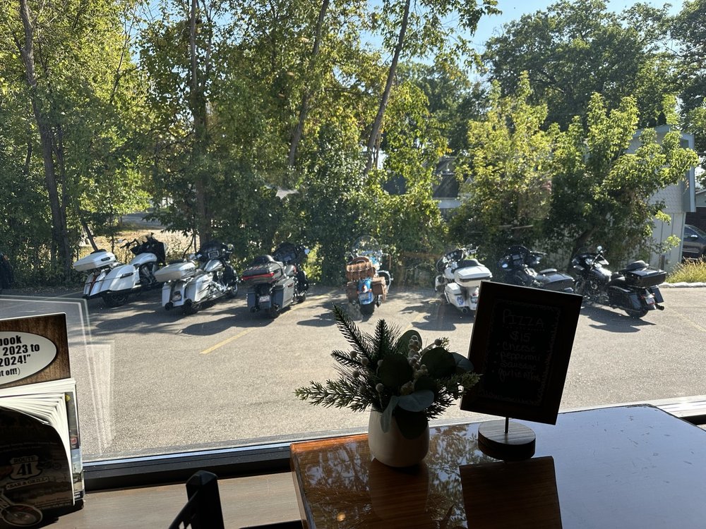 Churchill’s Lounge Logo