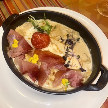 Chez Nine - Chèvre ravioli topped with prosciutto - Italian Near Me - Aix En Provence, 13 Chez Nine - Chèvre ravioli topped with prosciutto - Italian Near Me - Aix En Provence, 13