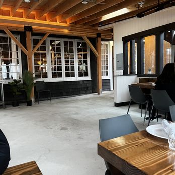 Il Nido - Enclosed patio with concrete floors and 3 ceiling-mounted heaters. - Italian Near Me - Seattle, Washington