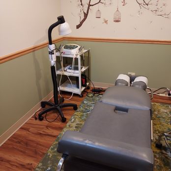 Elmhurst Chiropractic - Treatment room - Acupuncture Near Me - Elmhurst, Illinois Elmhurst Chiropractic - Treatment room - Acupuncture Near Me - Elmhurst, Illinois