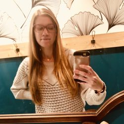 The Ivy Beauty Lounge - My hair did... still looking good hours later.