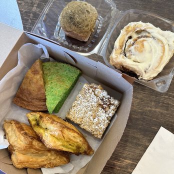 Anh Chi Em Bakery - Vietnamese Near Me - Honolulu, Hawaii