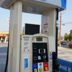 Arco Gas Station and Smog Check - Very clean, kept very well.