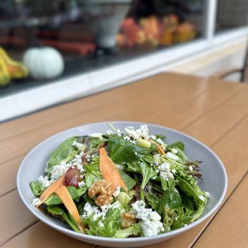 Quincy Hall - Quincy's Garden Salad - Pizza Near Me - Arlington, Virginia Quincy Hall - Quincy's Garden Salad - Pizza Near Me - Arlington, Virginia