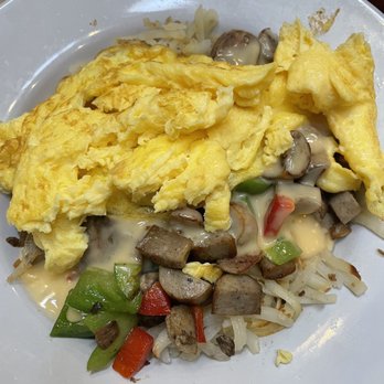 Courtyard Restaurant - DeSoto House Scramble - Waffles Near Me - Galena, Illinois