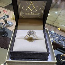 Lupitas Jewelers - Diamond Ring