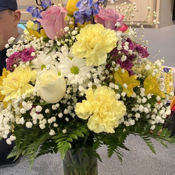 Thom's Twin City Florists - Thom's florist is open. This is a beautiful arrangement delivered to my niece. - Florists Near Me - Biddeford, Maine Thom's Twin City Florists - Thom's florist is open. This is a beautiful arrangement delivered to my niece. - Florists Near Me - Biddeford, Maine