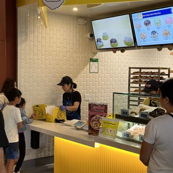 Beard Papa's Castro Valley - Long long wait in line. Only one person cashiering and filling the orders. So when there's a big order, the line stops completely. - Desserts Near Me - Castro Valley, California