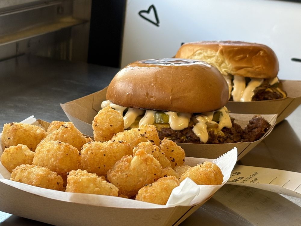 Cookin' & Cruzin' Logo