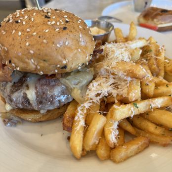 et al. - Burger - Breakfast & Brunch Near Me - Honolulu, Hawaii