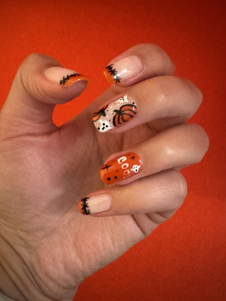 Moon Nails