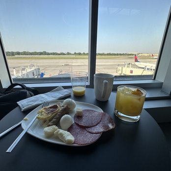 Delta Sky Club - Terminal lookout - Airport Lounges Near Me - Saint Paul, Minnesota Delta Sky Club - Terminal lookout - Airport Lounges Near Me - Saint Paul, Minnesota