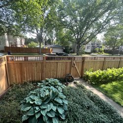 Flores Fence - 5' privacy traditional with 1' of spindle lattice top