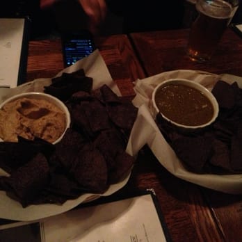 Lake Bluff Brewing Company - Hummus appetizer and chips &salsa appetizer - Breweries Near Me - Lake Bluff, Illinois