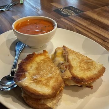 Yard House - Grilled cheese with tomato soup - New American Near Me - Greenville, South Carolina Yard House - Grilled cheese with tomato soup - New American Near Me - Greenville, South Carolina