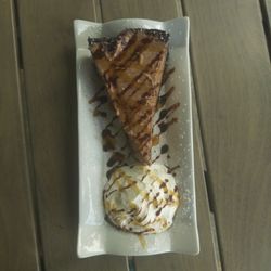 Bob's Bar n' Grill - Turtle Cheese Cake