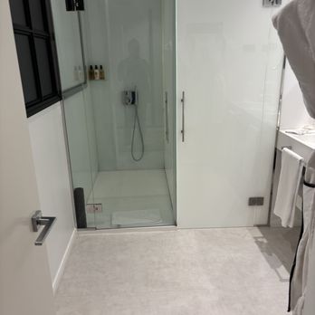 The Serras - Bath - Hotels Near Me - Barcelona, B The Serras - Bath - Hotels Near Me - Barcelona, B