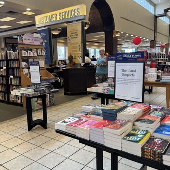 Barnes & Noble - Austin - Bookstores Near Me - Austin, Texas