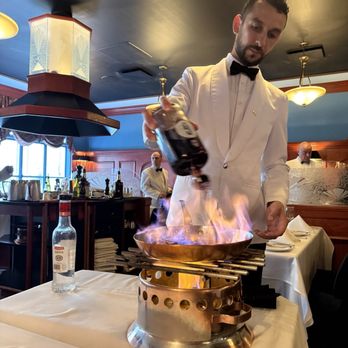 Le Continental - French Near Me - Quebec City, Quebec