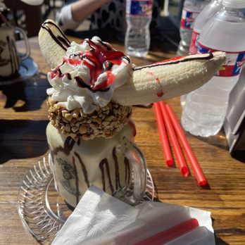 The Original Popps - Banana split shake - Popcorn Shops Near Me - Spring, Texas