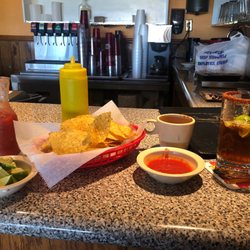 Mariscos El Quetzal - Excellent complimentary spread to accompany my beer while awaiting a to-go order.