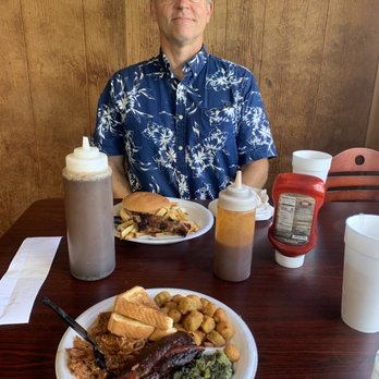 Boo's Smokehouse BBQ - Brisket sandwich and a hungry chauffeur - Barbeque Near Me - Brandon, Mississippi