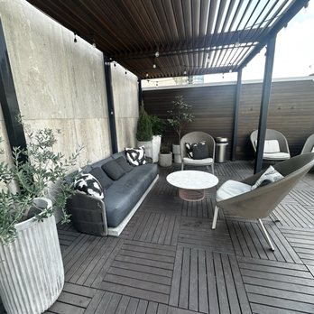Thompson Dallas - Seating area outdoors - Hotels Near Me - Dallas, Texas Thompson Dallas - Seating area outdoors - Hotels Near Me - Dallas, Texas