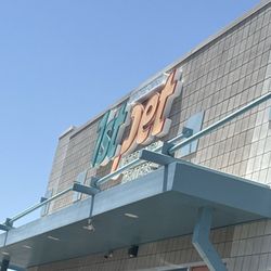 1st Pet Veterinary Centers - North Valley - Picture of the outside of the place