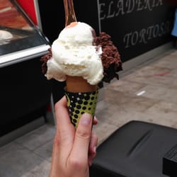 Heladeria Tortosa - Helado de leche merengada y delicia de mayo, im-presionante