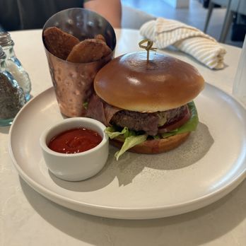 Limón Rooftop Bar - Burger - Mediterranean Near Me - Naples, Florida