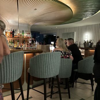 Beacon - Dining area - Cocktail Bars Near Me - Tampa, Florida Beacon - Dining area - Cocktail Bars Near Me - Tampa, Florida