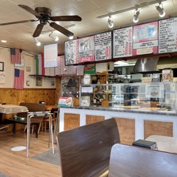 Dominick's Pizza - Dominick's interior