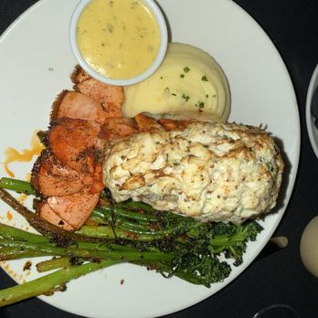 Vibrato Grill Jazz - Crab, stuffed lobster, mashed potatoes, and asparagus. - Jazz & Blues Near Me - Los Angeles, California Vibrato Grill Jazz - Crab, stuffed lobster, mashed potatoes, and asparagus. - Jazz & Blues Near Me - Los Angeles, California