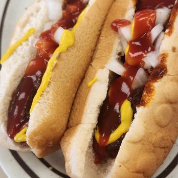 The Hot Dog Shoppe - Chillidog ketchup onion and chilli - Hot Dogs Near Me - Warren, Ohio