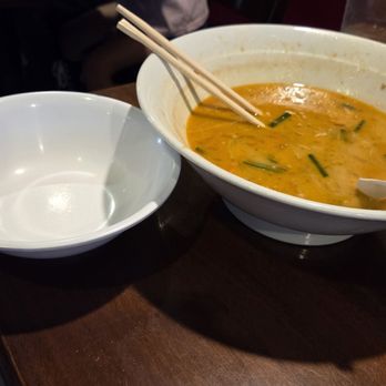Umemura Restaurant - Ramen Bowl Size compared with a regular soup bowl 08-01-2026 - Ramen Near Me - Gardena, California Umemura Restaurant - Ramen Bowl Size compared with a regular soup bowl 08-01-2026 - Ramen Near Me - Gardena, California