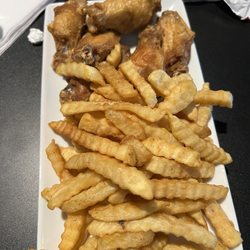 2.0 Restaurant & Bar - Lemon pepper wings and fries