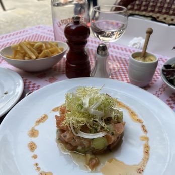 La Fontaine de Mars - Plat du jour: salmon and haddock with avocado tartare served with fries and a side salad (not shown) - French Near Me - Paris, 75 La Fontaine de Mars - Plat du jour: salmon and haddock with avocado tartare served with fries and a side salad (not shown) - French Near Me - Paris, 75
