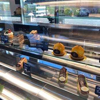 Royal Bakehouse - Pastries on display, everything looks appetizing - Coffee & Tea Near Me - Bellevue, Washington