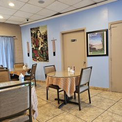 Zorbas Greek Mediterranean Cuisine - Casual setting