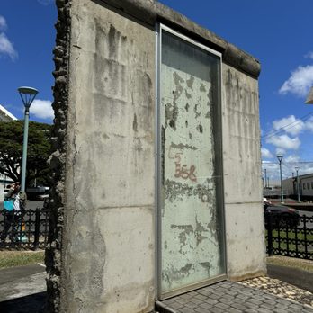 Honolulu Community College - Berlin Wall (East Berlin Side) - Colleges & Universities Near Me - Honolulu, Hawaii Honolulu Community College - Berlin Wall (East Berlin Side) - Colleges & Universities Near Me - Honolulu, Hawaii