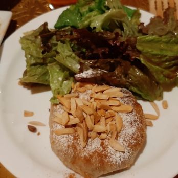 Salon Mogador - Pastille chicken and almond - Moroccan Near Me - Montreal, Quebec Salon Mogador - Pastille chicken and almond - Moroccan Near Me - Montreal, Quebec