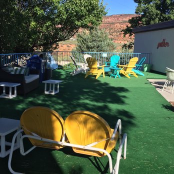 Quail Park Lodge - Nice lounge area - Hotels Near Me - Kanab, Utah
