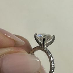 Fast Fix Jewelry Repair - This is after visiting them, my ring now has huge gaps on the side that are uneven on all sides.